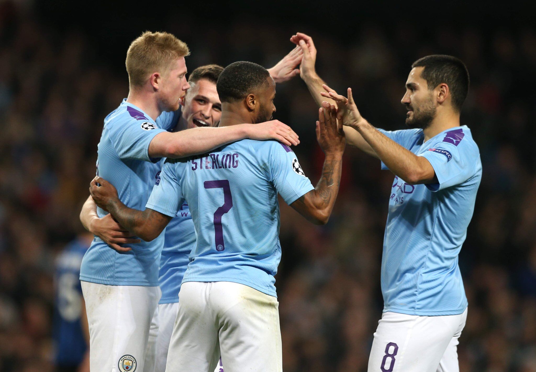 同时坚持自 同时坚持自