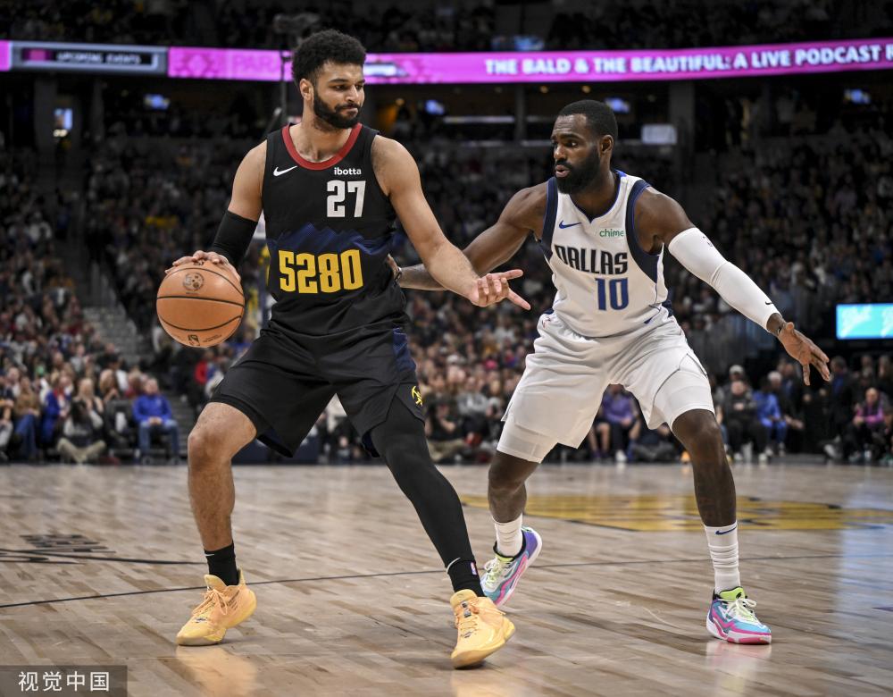 球员在争夺 球员在争夺